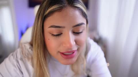 Snapshot of saraparisi_ chatting on January 2025 08:37:01 PM Sara online show from January 2025 08:37:01 PM