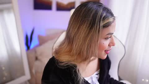Snapshot of saraparisi_ chatting on January 2025 09:15:02 PM Sara online show from January 2025 09:15:02 PM