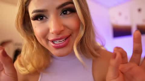 Snapshot of saraparisi_ chatting on January 2025 04:16:02 AM Sara online show from January 2025 04:16:02 AM
