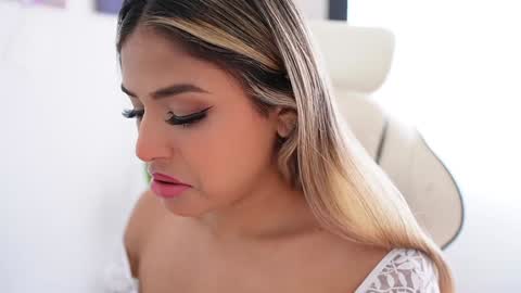 Snapshot of saraparisi_ chatting on January 2025 08:22:01 PM Sara online show from January 2025 08:22:01 PM