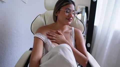 Snapshot of saraparisi_ chatting on January 2025 09:16:01 PM Sara online show from January 2025 09:16:01 PM