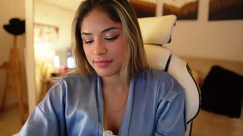 Snapshot of saraparisi_ chatting on February 2025 11:15:01 PM Sara online show from February 2025 11:15:01 PM