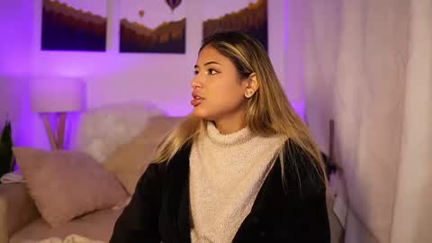 Snapshot of saraparisi_ chatting on February 2025 02:01:02 AM Sara online show from February 2025 02:01:02 AM