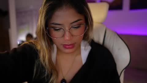Snapshot of saraparisi_ chatting on February 2025 02:06:02 AM Sara online show from February 2025 02:06:02 AM