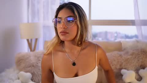 Snapshot of saraparisi_ chatting on March 2025 10:54:01 PM Sara online show from March 2025 10:54:01 PM