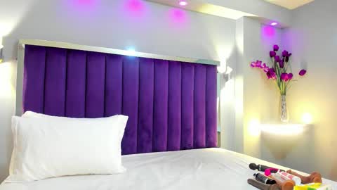 Snapshot of sarariley_ chatting on October 2025 10:43:02 PM Sara online show from October 2025 10:43:02 PM