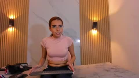 sarasaenz999 online show from June 2026 03:33:02 AM