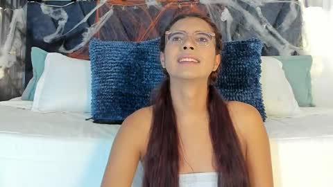 Sara online show from October 2025 09:31:01 PM