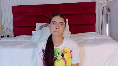 Sara online show from December 2025 07:20:02 PM