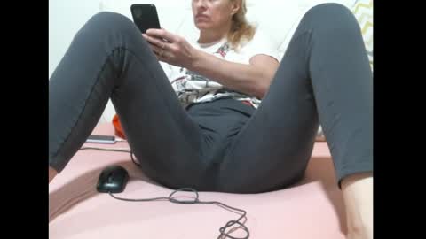 Snapshot of sarasexx33 chatting on February 2025 04:20:01 AM sarasexx33 online show from February 2025 04:20:01 AM