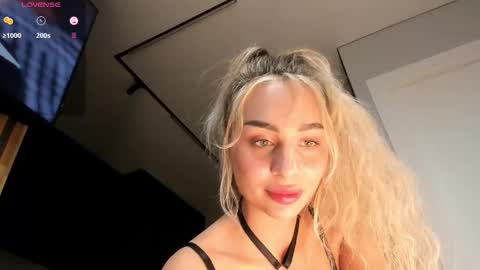 Snapshot of sarashineee chatting on November 2025 09:25:02 PM Sara online show from November 2025 09:25:02 PM