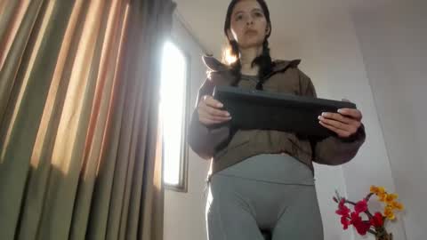 Snapshot of sarasweet_4 chatting on September 2025 01:03:01 PM Sara online show from September 2025 01:03:01 PM