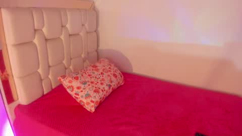 Sara  online show from February 2025 04:47:01 PM