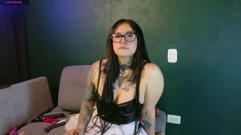 Sara Herrera online show from June 2026 02:01:02 AM