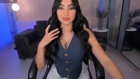 Sara Winstone online show from January 2025 11:28:02 AM