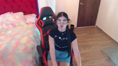 Snapshot of saray_honey1 chatting on April 2026 06:52:01 PM saray online show from April 2026 06:52:01 PM