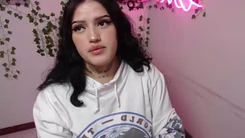 Snapshot of sari_belle chatting on June 2026 11:41:01 AM Sari online show from June 2026 11:41:01 AM