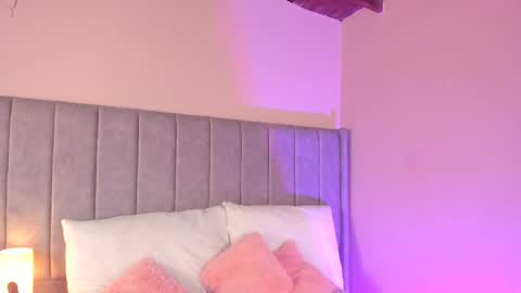 Sara Garcia online show from November 2025 05:28:02 AM