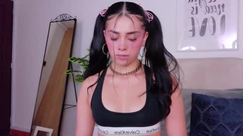 Sara online show from November 2025 10:24:01 PM