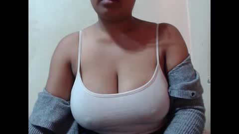 Snapshot of saronette chatting on October 2025 06:25:02 AM saronette online show from October 2025 06:25:02 AM