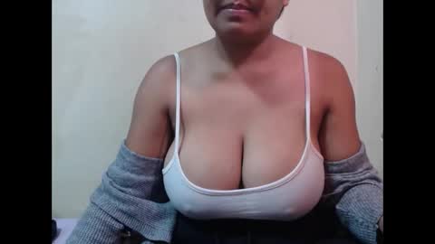 saronette online show from December 2025 05:35:02 AM