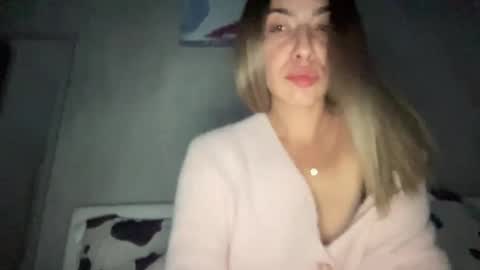 Sarrah online show from October 2025 08:52:02 PM