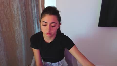 Snapshot of sasha_bloom7 chatting on September 2025 11:32:01 AM Sasha online show from September 2025 11:32:01 AM