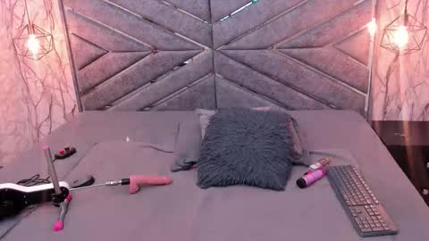 Sasha  online show from November 2025 08:18:01 PM