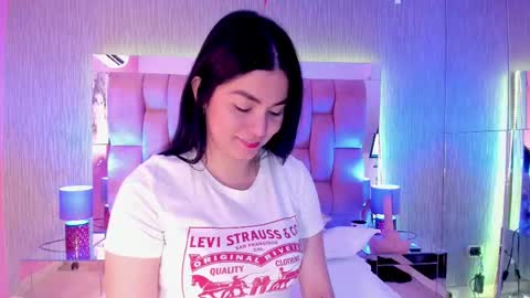 Snapshot of sasha_sims chatting on February 2025 06:01:02 PM Camila online show from February 2025 06:01:02 PM