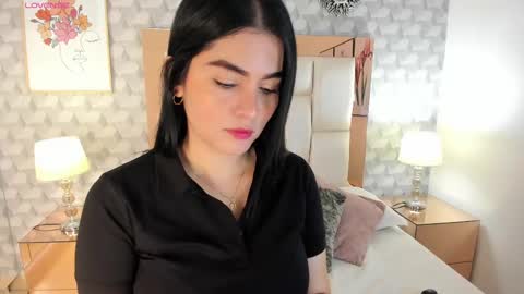 Snapshot of sasha_sims chatting on September 2025 11:43:01 AM Camila online show from September 2025 11:43:01 AM