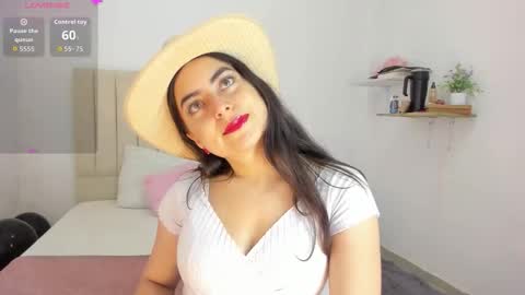 Snapshot of sashaa_petit chatting on September 2025 12:05:02 PM Sashaa online show from September 2025 12:05:02 PM