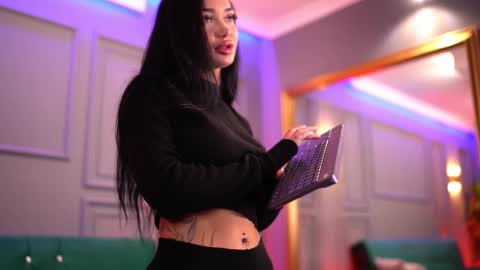 Snapshot of sashaferrera chatting on February 2025 06:54:01 PM Dennise online show from February 2025 06:54:01 PM