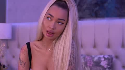 Snapshot of sashaferrera chatting on September 2025 06:19:02 PM Dennise online show from September 2025 06:19:02 PM