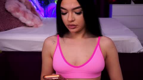Snapshot of sashalorrenz chatting on April 2026 05:43:01 AM Sasha online show from April 2026 05:43:01 AM