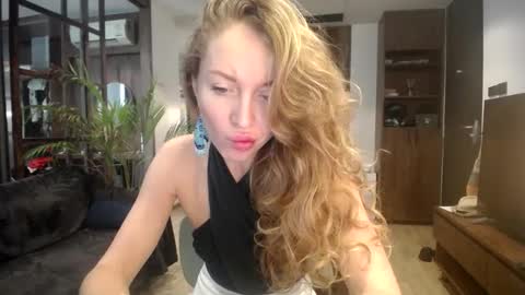 Snapshot of sashasweetsasha chatting on December 2024 05:59:02 AM Sasha online show from December 2024 05:59:02 AM