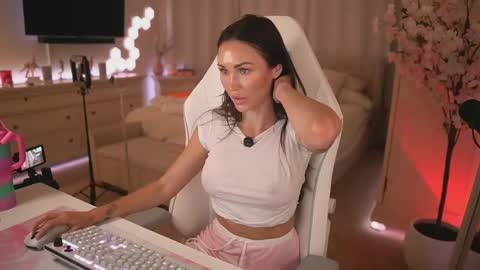 sashawest_official online show from April 2026 11:51:02 PM