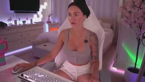 sashawest_official online show from July 2026 10:59:02 PM