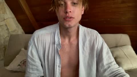 Sasha --  online show from May 2026 12:39:01 AM