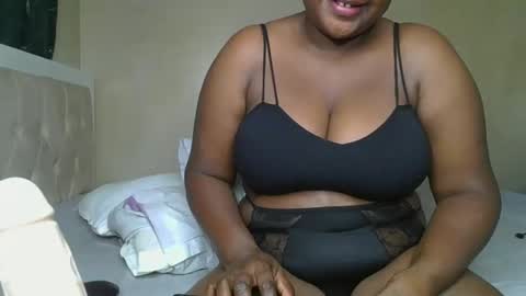 sassie_bee online show from February 2025 12:18:01 AM