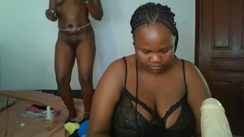 sassie_bee online show from October 2025 01:12:02 PM