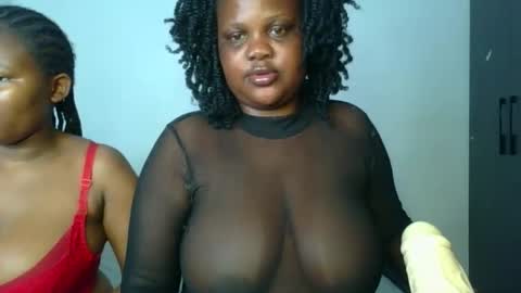 sassie_bee online show from December 2025 09:22:02 PM