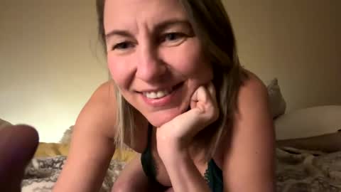 Snapshot of sassyella chatting on December 2024 08:23:02 AM Sassyella online show from December 2024 08:23:02 AM