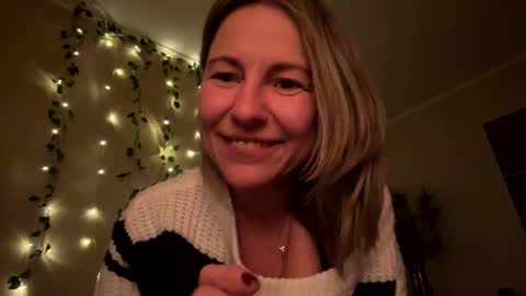 Snapshot of sassyella chatting on December 2024 08:52:01 AM Sassyella online show from December 2024 08:52:01 AM