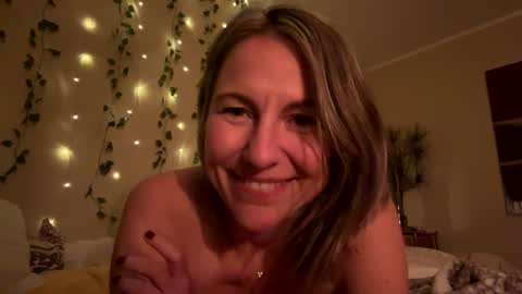 Snapshot of sassyella chatting on December 2024 08:06:02 AM Sassyella online show from December 2024 08:06:02 AM