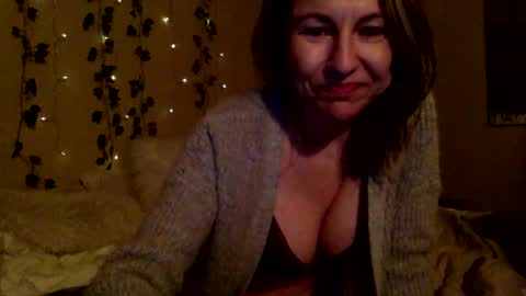 Snapshot of sassyella chatting on February 2025 06:21:02 AM Sassyella online show from February 2025 06:21:02 AM