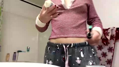 Snapshot of sassysquirtsmmm chatting on December 2025 04:48:01 PM sassysquirtsmmm online show from December 2025 04:48:01 PM