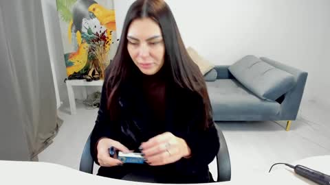 sassytiff online show from January 2026 12:10:01 PM