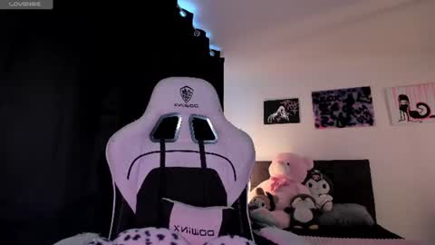    im expecting 300 thumbs up on my altar online show from June 2026 09:34:01 PM