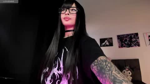    im expecting 300 thumbs up on my altar online show from June 2026 10:31:01 PM