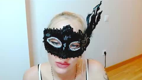 Snapshot of satinqueen90 chatting on October 2025 06:13:02 AM Satinqueen90 online show from October 2025 06:13:02 AM